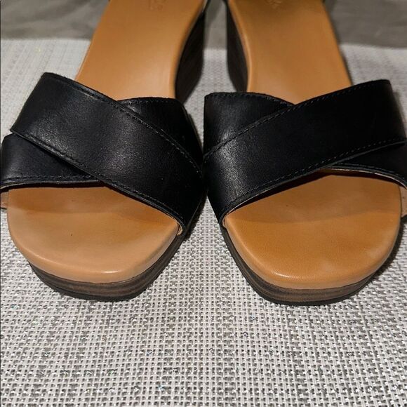 UGG 7.5 Black Tan Interior Cross Cross Ankle Strap Back Zip Wedge Sandals - Picture 6 of 11